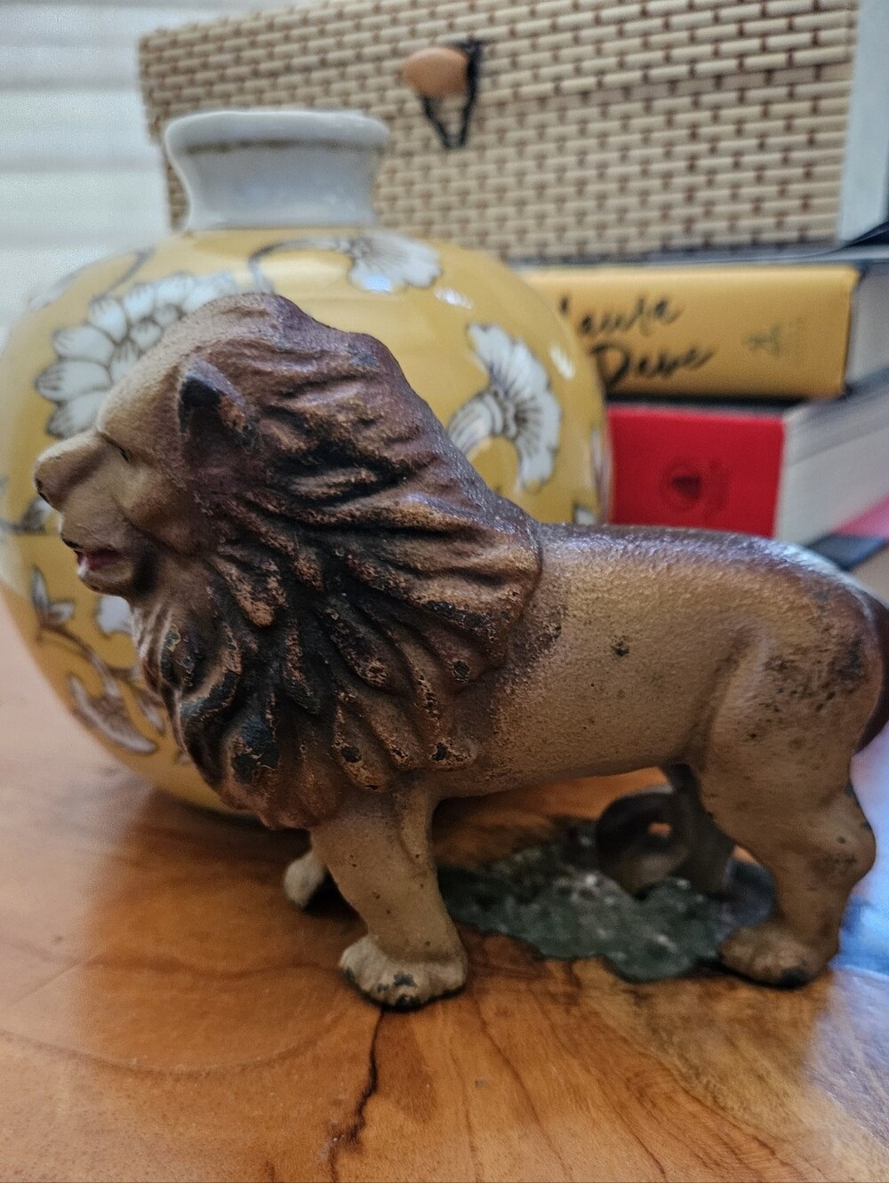Vintage Cast Iron Lion Figurine - Brown/Tan
